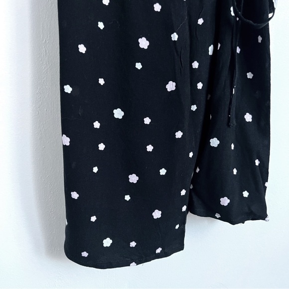 bp • Black & White Mckenna Floral Wrap Dress - Picture 6 of 8